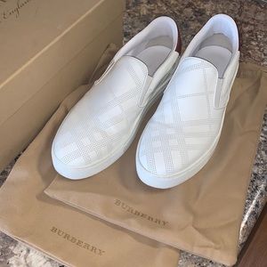 Burberry white leather sneaker size 43